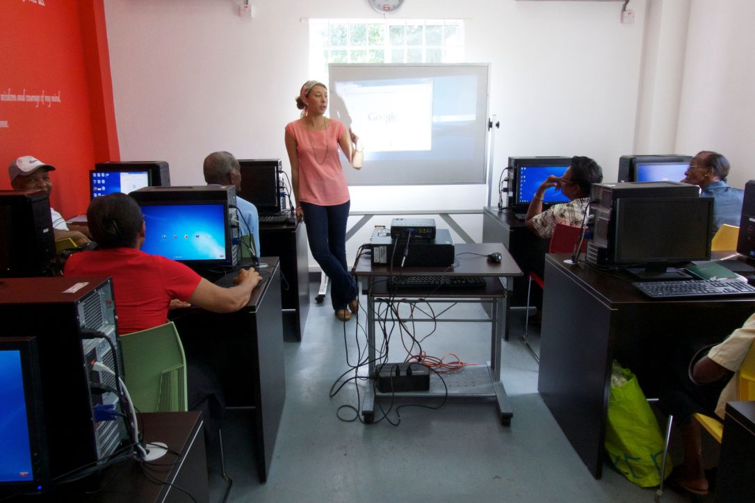 PCV Jordan with her computer class